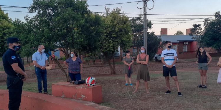 Foros de Seguridad: La Policía visitó barrio Los Arboles y Grippo