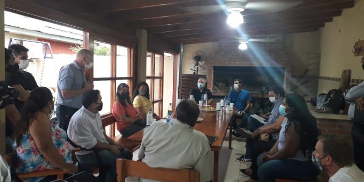 Autoridades del Gobierno Provincial junto a los Presidentes de Foros de Seguridad