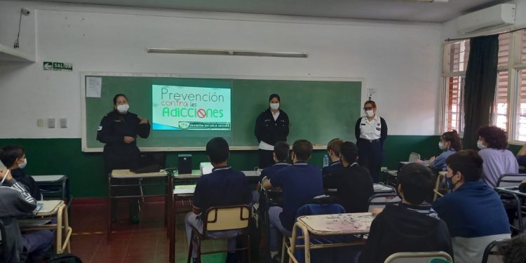 Div. Escuela Segura: desde la Policía se trabaja en la prevención en las escuelas