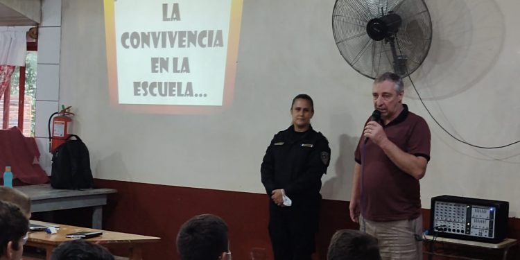 Policía Comunitaria: Reuniones preventivas en el interior de la provincia