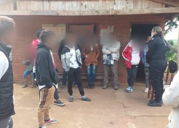 Aldea Yacutinga: Efectivos policiales brindaron charlas preventivas