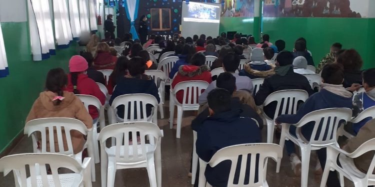Policía Comunitaria: Prevención de las Violencias en escuelas de toda la provincia
