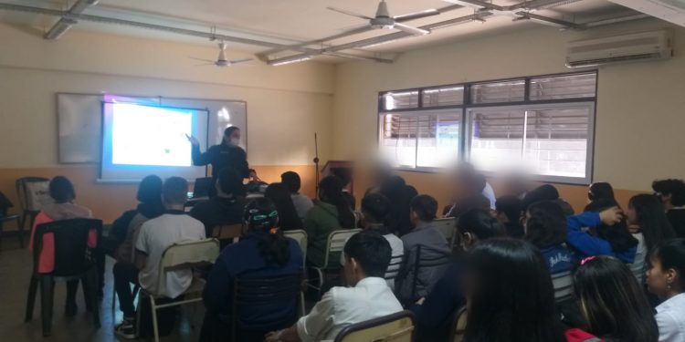 Escuelas trabajan con la Policía Comunitaria en la prevención