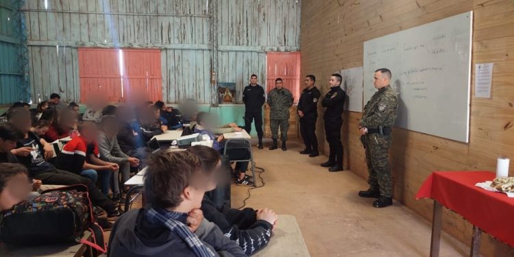 Wanda: el Dpto. Lacustre participó de charla preventiva en escuela