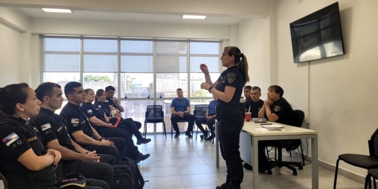 Policía Comunitaria: Trabajo con los vecinos en toda la provincia